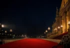 国際映画祭のレッドカーペットと映写機のイメージ