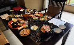 箱根『金乃竹 仙石原』の朝食は全部お部屋で！金目鯛の干物と釜炊き「つや姫」でご飯がすすむ和朝食を体験レポ