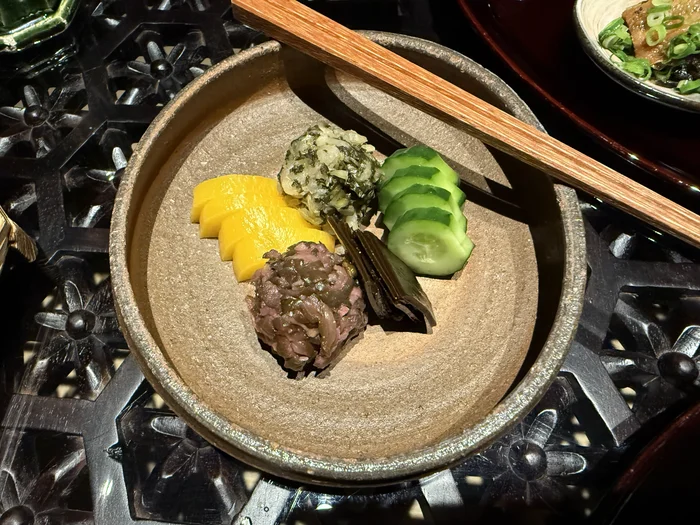 たくあんやきゅうりなど五種類を盛り合わせた香の物