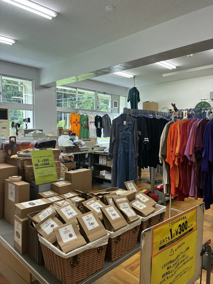 KITO FOREST MARKET SHIMOICHI内の3COINS TUDUKU STORE