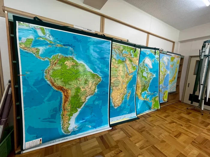 KITO FOREST MARKET SHIMOICHIの古道具売り場にある昔の地図