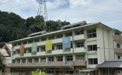 【奈良・下市町】元小学校の商業施設「KITO FOREST MARKET SHIMOICHI」がエモすぎる！日曜日の待ち時間・混雑状況も体験レポ