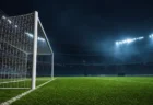 夜のサッカースタジアムに設置されたゴールポストとネット