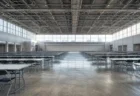 大規模な展示会場・コンベンションホールを思わせるイメージ