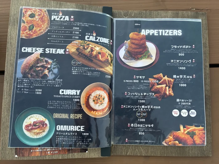 画像 ピザやオムライス、前菜が並ぶフードメニュー