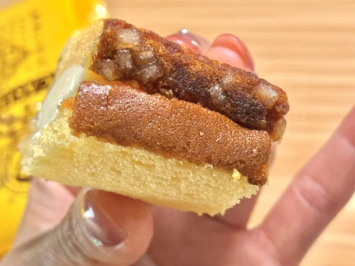 ザラメの付いた面を手に持って寄って撮影