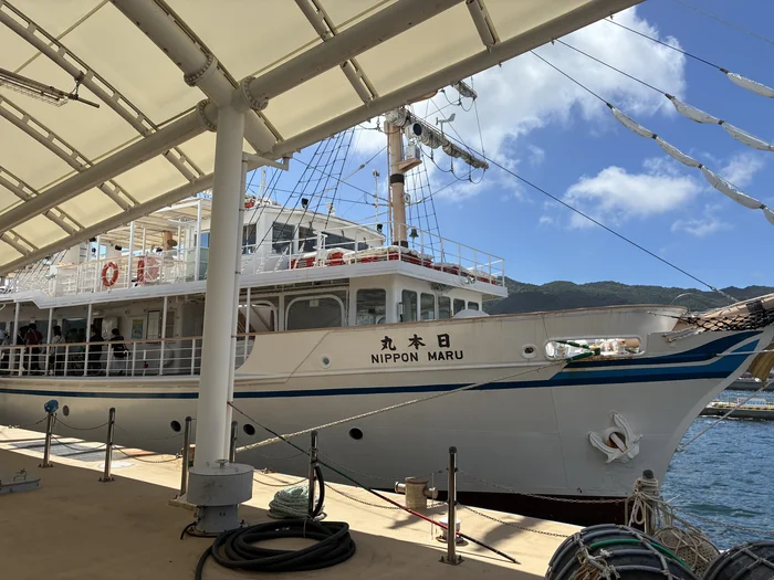 画像 「日本丸 NIPPON MARU」と船名が書かれた船体