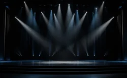 スタジオのステージ、スポットライトが交差する演出のイメージ