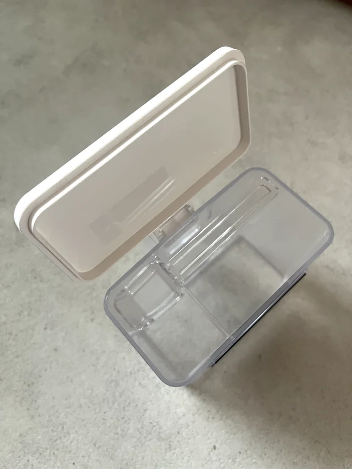 画像 蓋を開けた状態の調味料ストッカーの内側