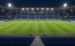ナイター照明に照らされた無人のサッカースタジアムのピッチ