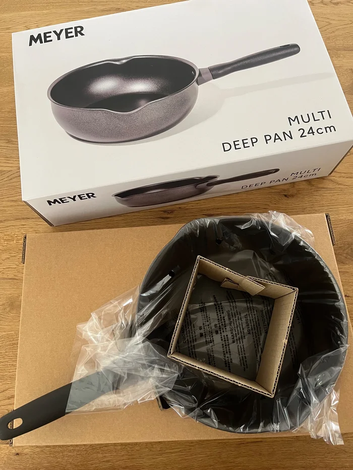 画像 箱から出した直後のマイヤー マルチディープパン24cm(ビニール包装つき)