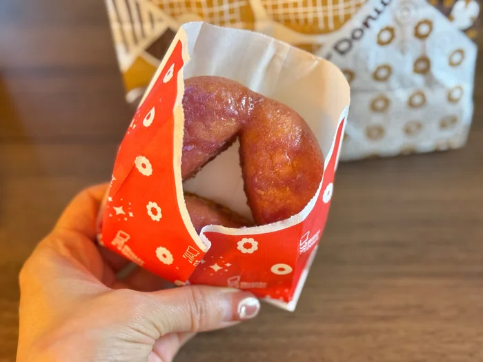 画像 赤い包み紙のすき間から見えるさつまいもド 石焼き芋風の表面