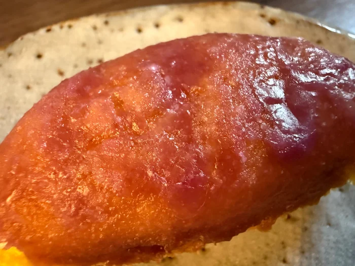 画像 さつまいもド 石焼き芋風の表面のグレーズのアップ