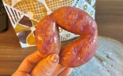 秋限定！ミスド「さつまいもド 石焼き芋風」実食レビュー！香りほど甘くないシンプルなお芋の味でした