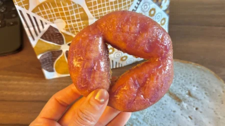 秋限定!ミスド「さつまいもド 石焼き芋風」実食レビュー!香りほど甘くないシンプルなお芋の味でした
