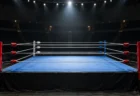 スポットライトに照らされた無人のプロレスリング（イメージ）