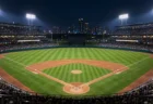 照明に照らされた夜のメジャーリーグ球場