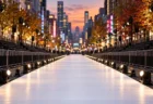秋の夕方の街の通りに設けられたランウェーとライト
