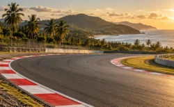 南国の海沿いのサーキットとピットレーン