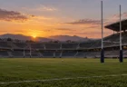 夕暮れの無人の大型スタジアムに立つラグビーのゴールポストと芝のピッチ