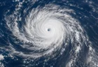 太平洋上に発達した台風の渦巻く雲